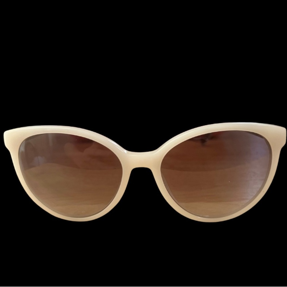 NWOT Love Moschino White Sunglasses with Black Lenses - Picture 3 of 8